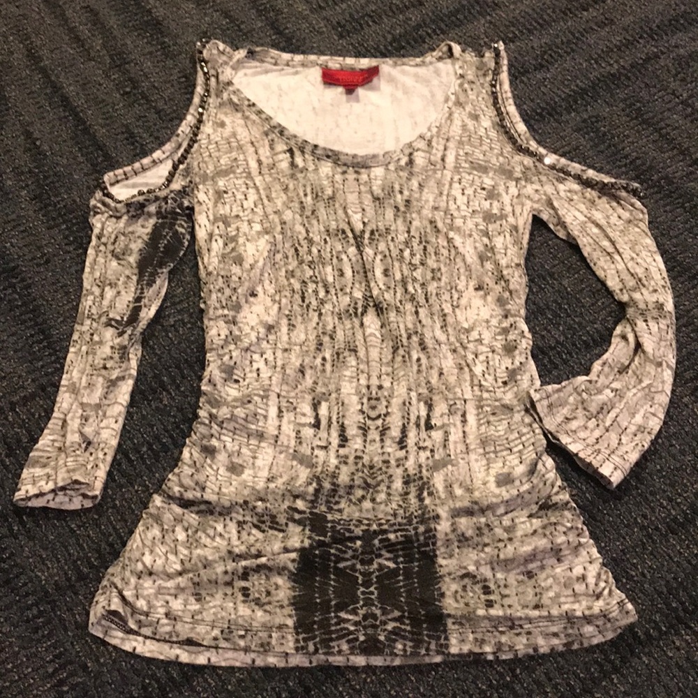 Gray snake skin cold shoulder 3/4 sleeve shirt